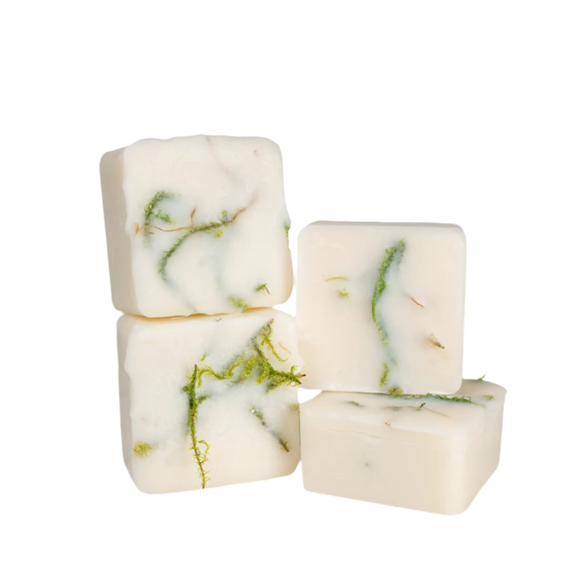 Skogregn wax melts, rapeseed wax, rosemary and cedarwood fragrance, inspired by Scandinavian forest rain.